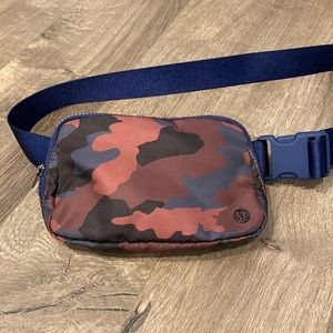 Lululemon Everywhere belt bag!